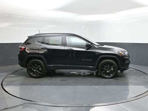 New 2026 Jeep Compass Latitude AWD/4WD image 15