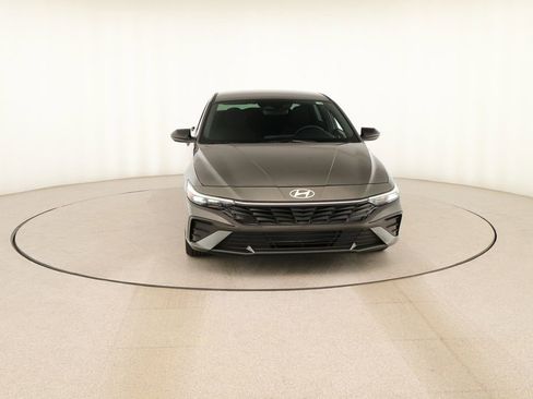 Used 2025 Hyundai Elantra Sport image 11