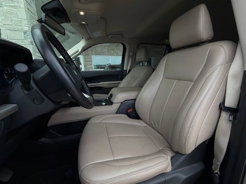Used 2024 Ford Expedition Max XLT image 6