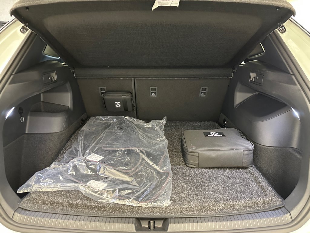 Used 2026 Volkswagen Tiguan SE R-Line AWD/4WD image 19