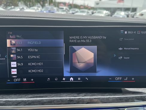 Certified 2025 BMW i7 xDrive60 w/ Premium Package AWD/4WD image 24