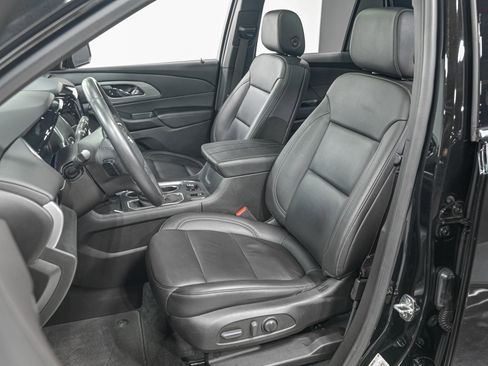 Used 2023 Chevrolet Traverse LT w/ LT Premium Package image 16