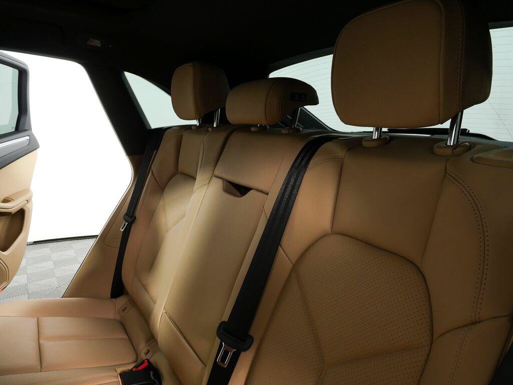 Certified 2026 Porsche Macan AWD/4WD image 20