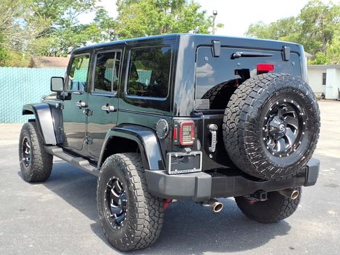 Used 2018 Jeep Wrangler Unlimited Sahara AWD/4WD image 5