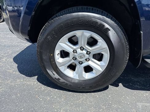 Used 2016 Toyota 4Runner SR5 AWD/4WD image 10