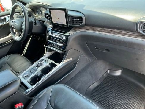 Used 2022 Ford Explorer Limited w/ Equipment Group 301A AWD/4WD image 28