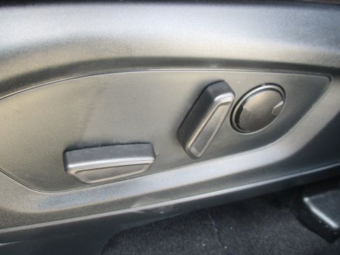 Used 2024 Ford Explorer XLT w/ Equipment Group 202A AWD/4WD image 36