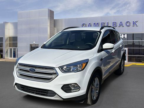 Used 2018 Ford Escape SE FWD image 2