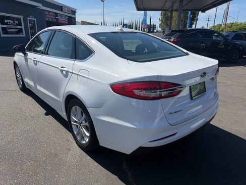 Used 2019 Ford Fusion SE FWD image 7
