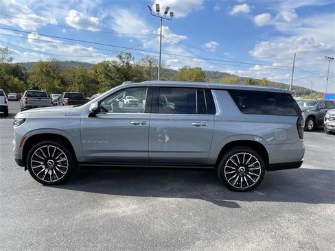 New 2026 Chevrolet Suburban High Country image 2