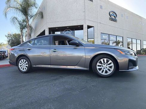 Used 2024 Nissan Altima 2.5 S FWD image 11
