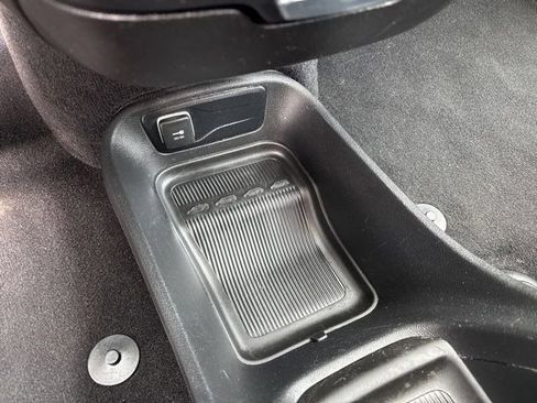 Used 2023 Chrysler Pacifica Touring FWD image 24