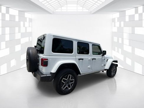 Used 2025 Jeep Wrangler Sahara AWD/4WD image 7
