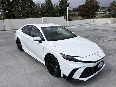Used 2025 Toyota Camry SE image 42
