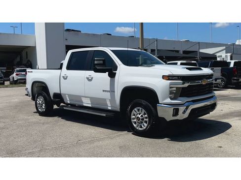 Used 2025 Chevrolet Silverado 2500 LT w/ Convenience Package AWD/4WD image 2