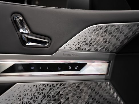 Used 2023 BMW 760i xDrive w/ Executive Package image 56