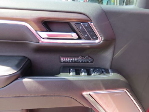 Used 2024 Chevrolet Silverado 1500 High Country w/ High Country Premium Package image 34