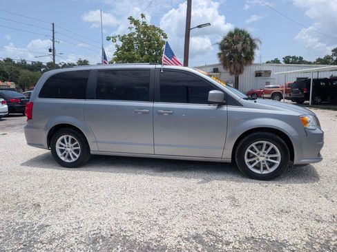 Used 2019 Dodge Grand Caravan SXT FWD image 4