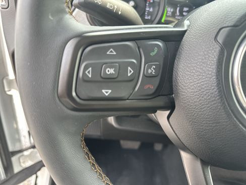 Used 2024 Jeep Wrangler Unlimited AWD/4WD image 19