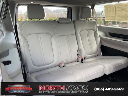 Used 2023 Jeep Wagoneer L Series II w/ Premium Group I image 26