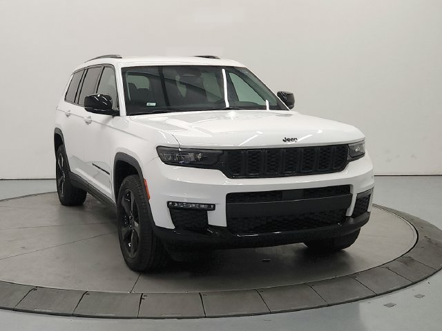 Used 2022 Jeep Grand Cherokee L Limited w/ Black Appearance Package RWD image 3