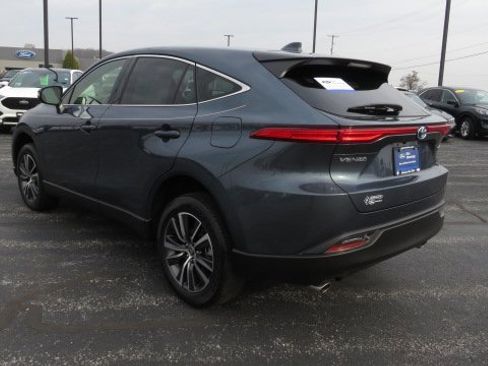 Used 2022 Toyota Venza LE image 5