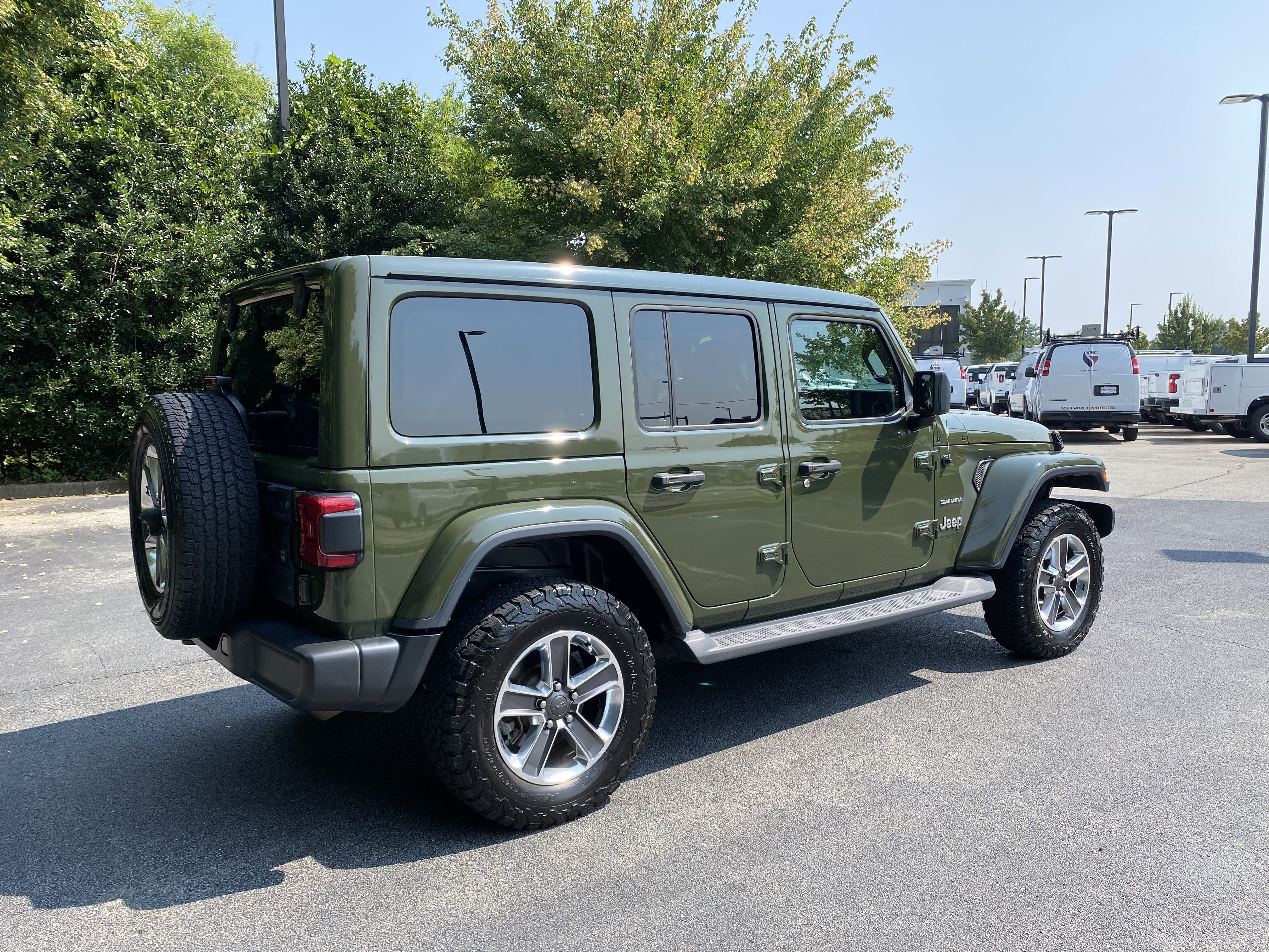 Used 2021 Jeep Wrangler Unlimited Sahara AWD/4WD image 9