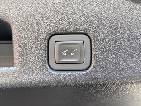 Used 2025 Chevrolet Traverse Z71 w/ Driver Confidence Package image 16