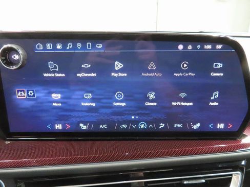 Used 2025 Chevrolet Traverse Z71 image 23