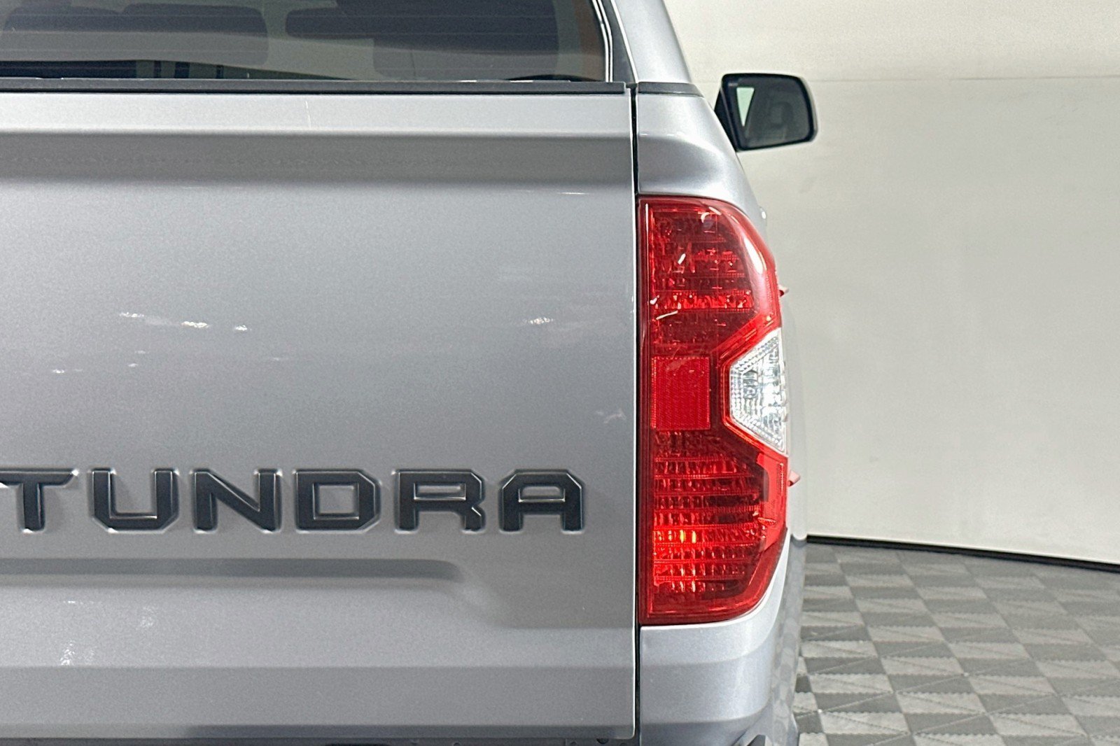 Used 2021 Toyota Tundra Limited w/ Limited Premium Package RWD image 16