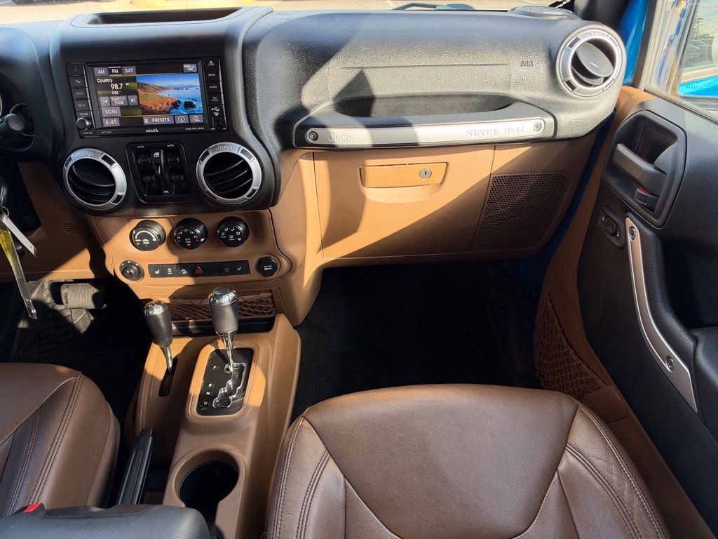 Used 2015 Jeep Wrangler Unlimited Rubicon w/ Connectivity Group AWD/4WD image 19