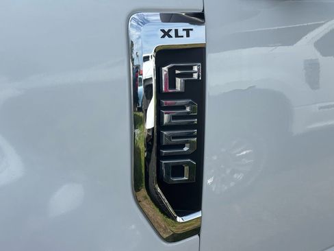 Used 2019 Ford F250 XLT w/ Snow Plow Prep Package AWD/4WD image 5