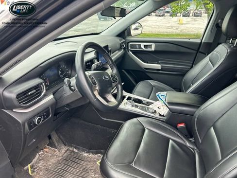 Used 2023 Ford Explorer XLT w/ Equipment Group 202A AWD/4WD image 8