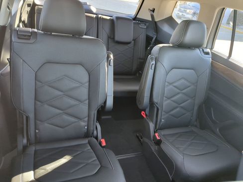 New 2025 Volkswagen Atlas SE image 9