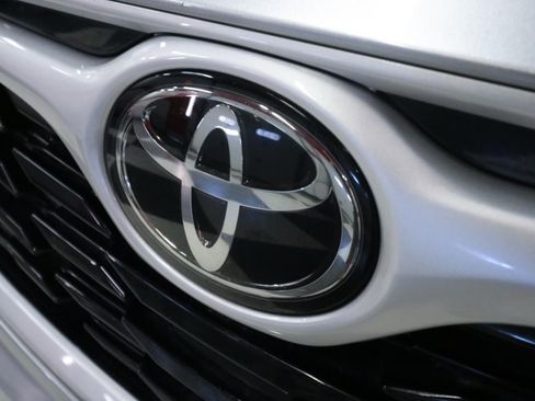 Used 2022 Toyota Highlander XLE image 36