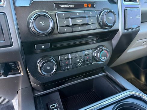 Used 2017 Ford F250 XLT w/ XLT Premium Package image 19