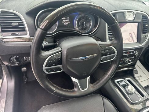 Used 2019 Chrysler 300 Limited AWD/4WD image 25