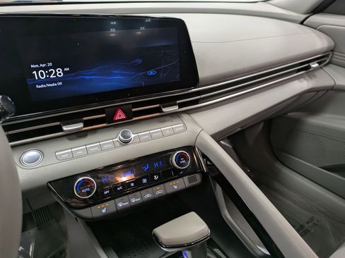 Used 2023 Hyundai Elantra SEL w/ Convenience Package FWD image 10
