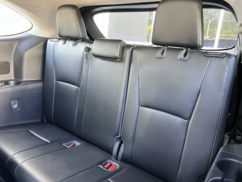 Used 2021 Toyota Highlander Platinum FWD image 32