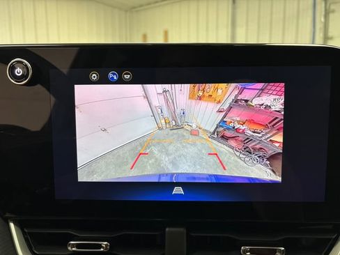 Used 2025 Chevrolet Equinox LT FWD image 19
