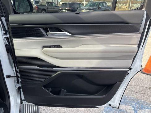 New 2026 Jeep Grand Wagoneer Summit AWD/4WD image 52