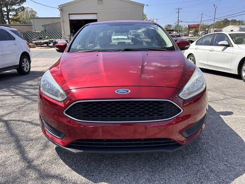 Used 2016 Ford Focus SE w/ SE Power Seat Package FWD image 3