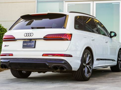 Used 2023 Audi SQ7 Prestige AWD/4WD image 12
