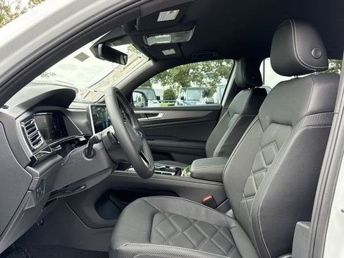 New 2026 Volkswagen Atlas Cross Sport SE FWD image 18