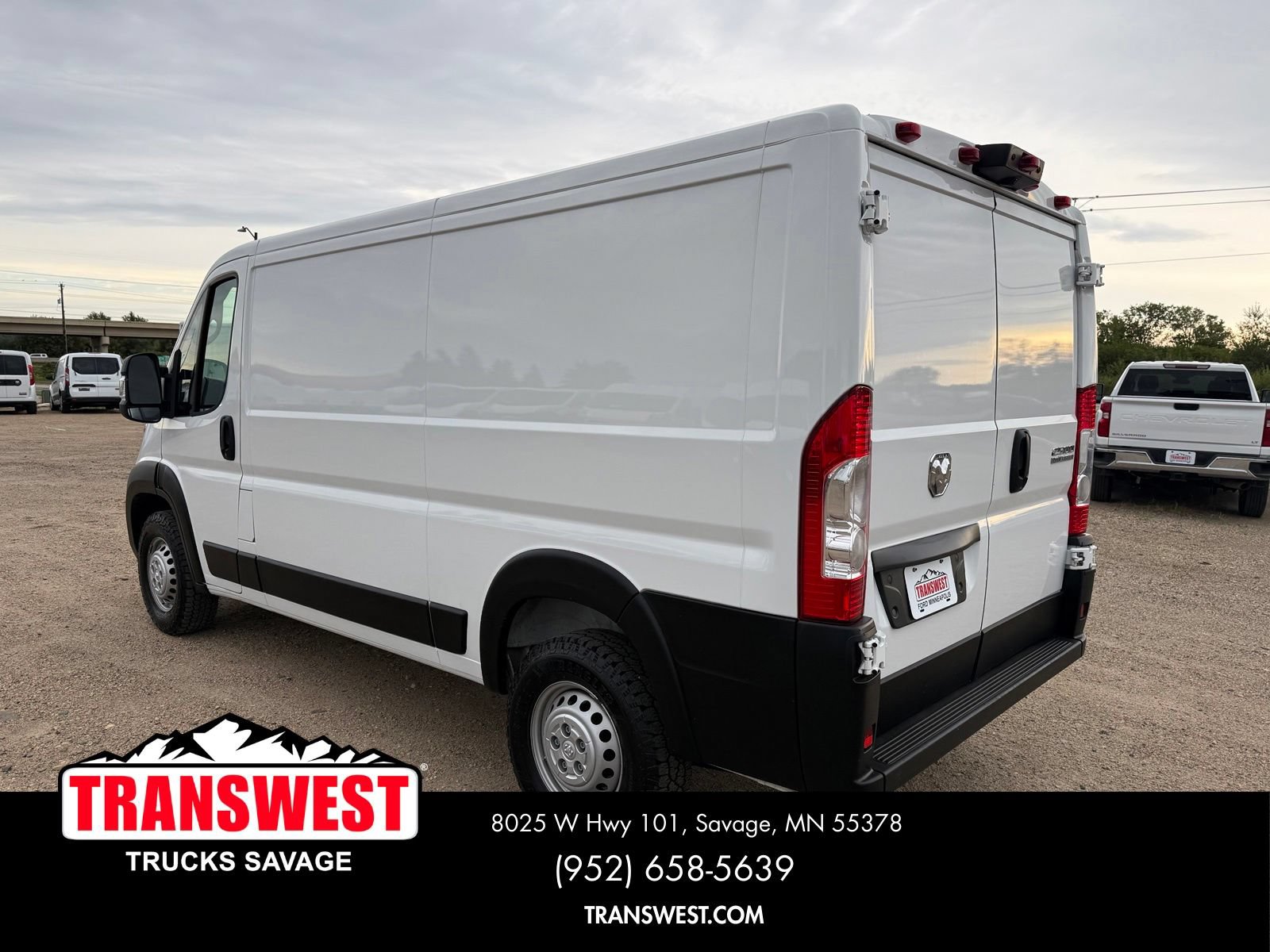 Used 2025 RAM ProMaster 2500 w/ Convenience Group FWD image 3