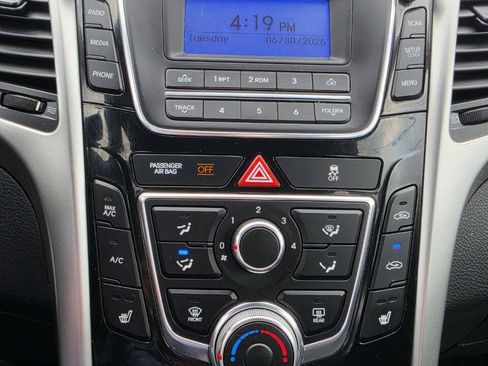 Used 2014 Hyundai Elantra GT FWD image 18