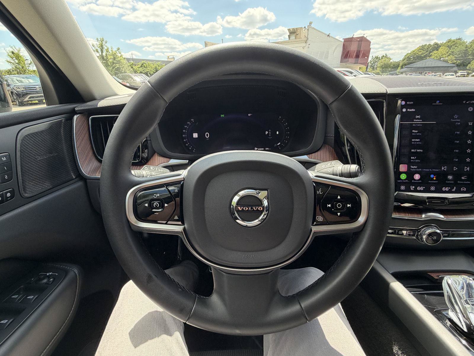 Used 2023 Volvo XC60 B6 Ultimate w/ Climate Package AWD/4WD image 12