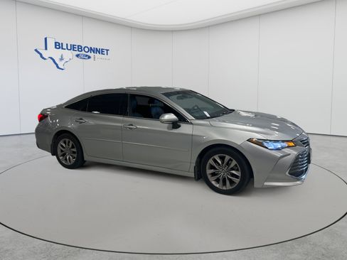 Used 2019 Toyota Avalon XLE FWD image 2