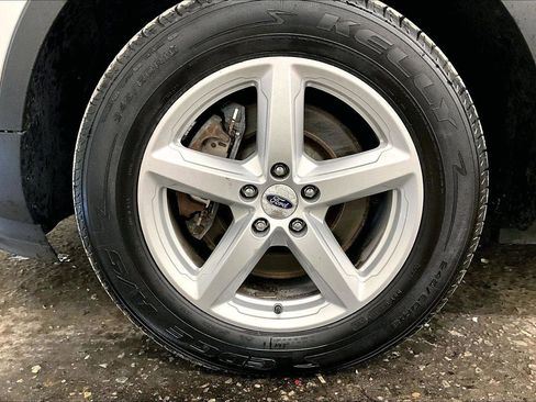 Used 2017 Ford Explorer XLT image 9