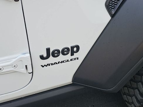 Used 2022 Jeep Wrangler Sport AWD/4WD image 11